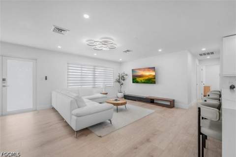 4625 Forest Glen Dr, North Fort Myers FL - photo 8 of 44