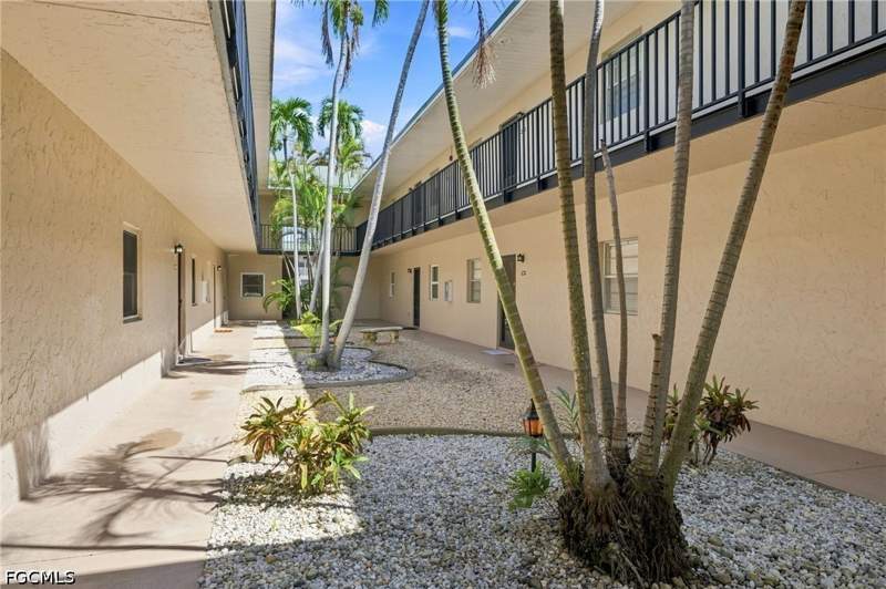 1 bedroom Condominium at 3905 Del Prado Blvd S 204, Mark I, Cape Coral — photo 2