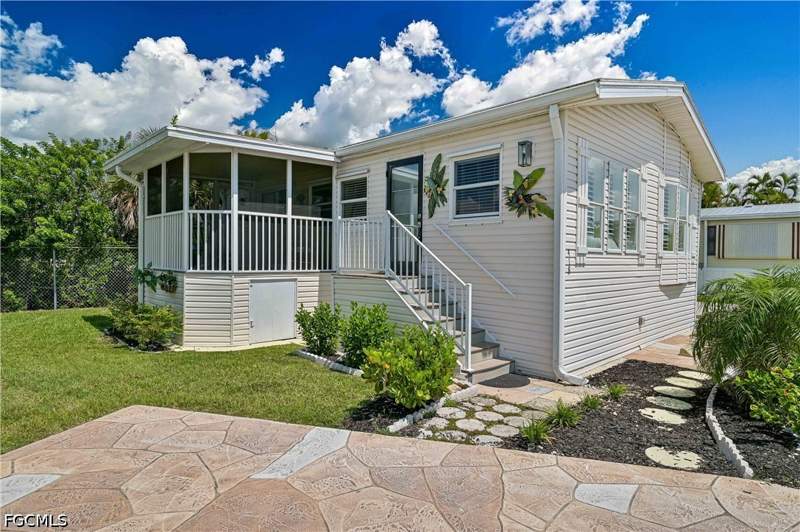 2 bedroom ManufacturedHome at 19681 Summerlin Rd 418, Palmetto Palms R V, Fort Myers — photo 2