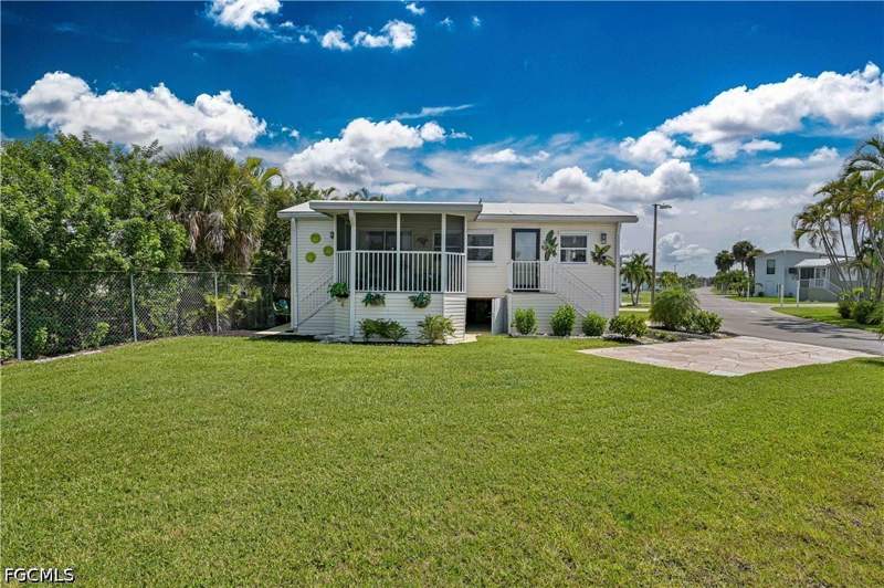 2 bedroom ManufacturedHome at 19681 Summerlin Rd 418, Palmetto Palms R V, Fort Myers — photo 3