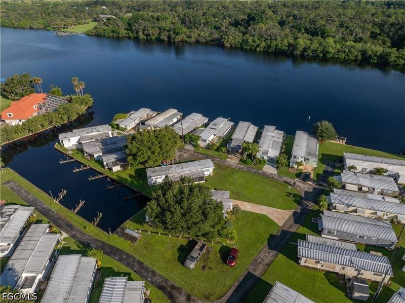 2 bedroom ManufacturedHome at 2012 S Olga Dr 28, Riverlawn Terrace, Fort Myers — photo 5