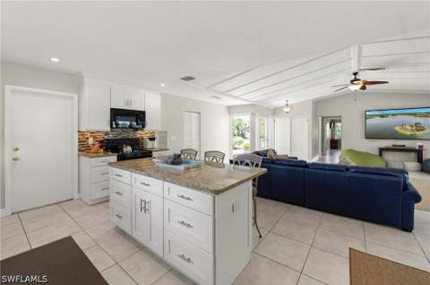 1346 Jamaica Rd, Marco Island FL - photo 10 of 38