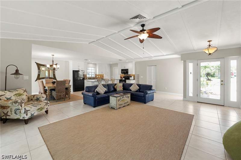 3 bedroom SingleFamilyResidence at 1346 Jamaica Rd, Marco Island, Marco Island — photo 5