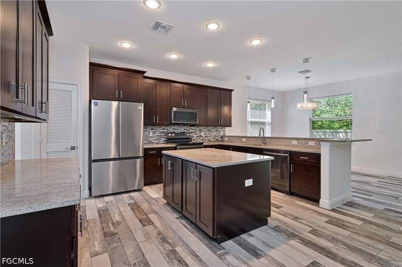5 bedroom SingleFamilyResidence at 8645 Pegasus Dr, Olympia Pointe, Lehigh Acres — photo 3