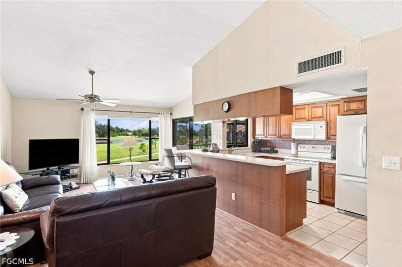 3 bedroom Condominium at 5585 Trailwinds Dr 324, Baltusrol Village, Fort Myers — photo 3