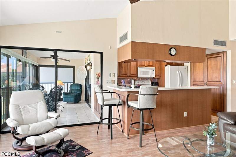 3 bedroom Condominium at 5585 Trailwinds Dr 324, Baltusrol Village, Fort Myers — photo 4