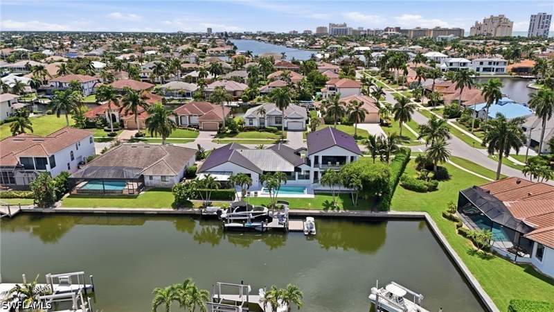 6 bedroom SingleFamilyResidence at 910 Beaver Ct, Marco Island, Marco Island — photo 2