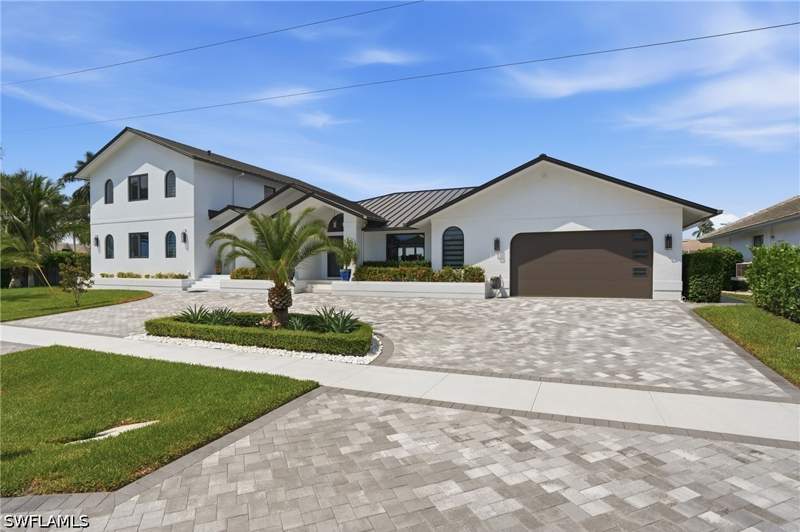 6 bedroom SingleFamilyResidence at 910 Beaver Ct, Marco Island, Marco Island — photo 3