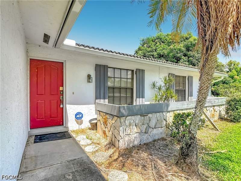 4 bedroom SingleFamilyResidence at 1864 Marina Cir, North Fort Myers, North Fort Myers — photo 2
