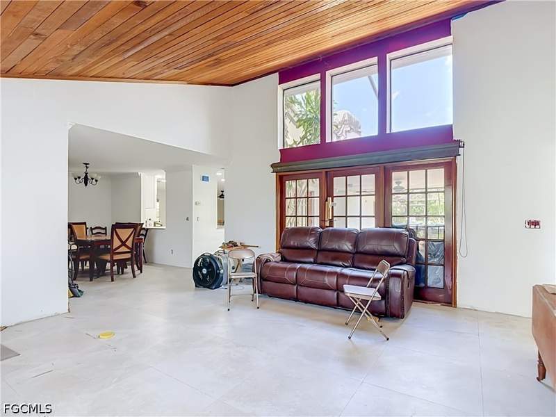 4 bedroom SingleFamilyResidence at 1864 Marina Cir, North Fort Myers, North Fort Myers — photo 4