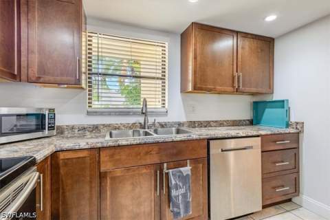 8751 Lateen Ln 102, Fort Myers FL - photo 16 of 49