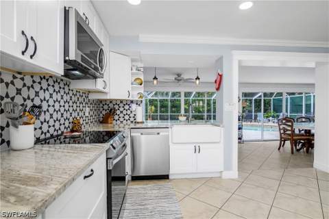 1072 Wisconsin Dr, Naples FL - photo 12 of 40