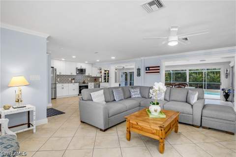 1072 Wisconsin Dr, Naples FL - photo 9 of 40