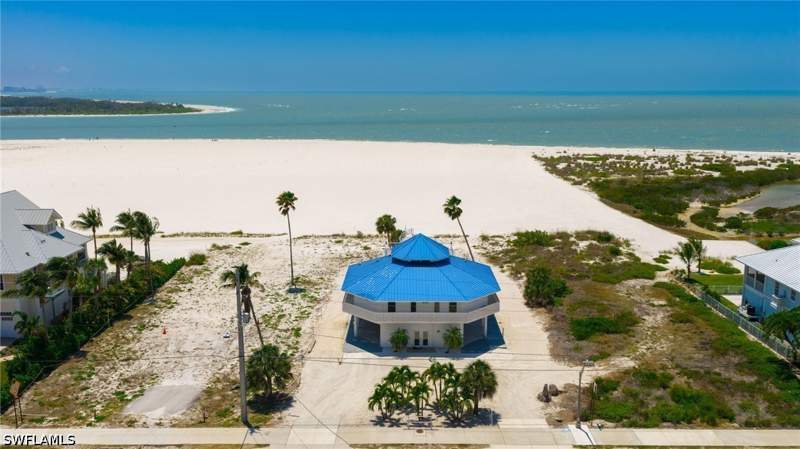 3 bedroom SingleFamilyResidence at 8246 Estero Blvd, Grand Ole Man, Fort Myers Beach — photo 2
