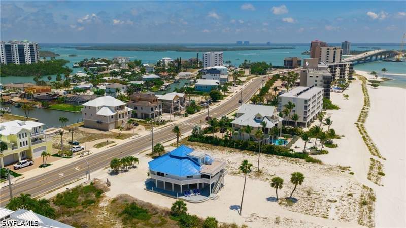 3 bedroom SingleFamilyResidence at 8246 Estero Blvd, Grand Ole Man, Fort Myers Beach — photo 3