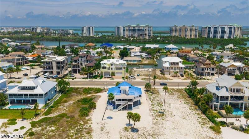 3 bedroom SingleFamilyResidence at 8246 Estero Blvd, Grand Ole Man, Fort Myers Beach — photo 4