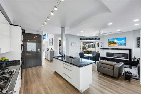 375 Germain Ave, Naples FL - photo 10 of 50
