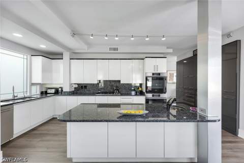375 Germain Ave, Naples FL - photo 12 of 50