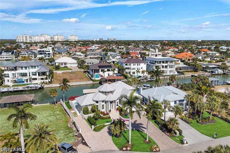 3 bedroom SingleFamilyResidence at 375 Germain Ave, Conners, Naples — photo 3