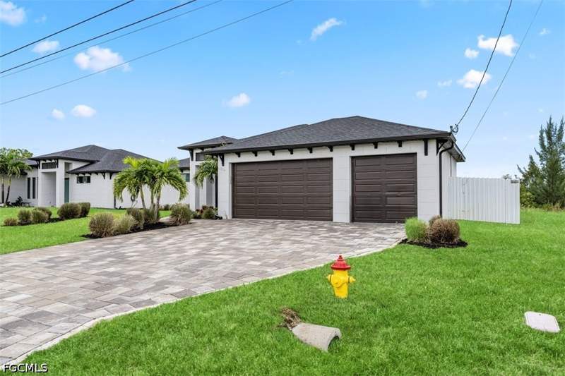 3 bedroom SingleFamilyResidence at 1124 SW 4th Ln, Cape Coral, Cape Coral — photo 2