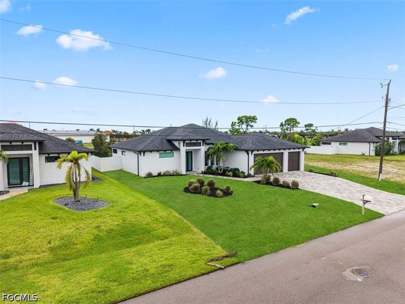 3 bedroom SingleFamilyResidence at 1124 SW 4th Ln, Cape Coral, Cape Coral — photo 4