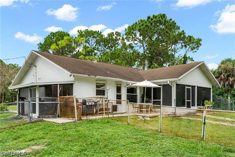 4 bedroom SingleFamilyResidence at 280 14th St SE, Golden Gate Estates, Naples — photo 5