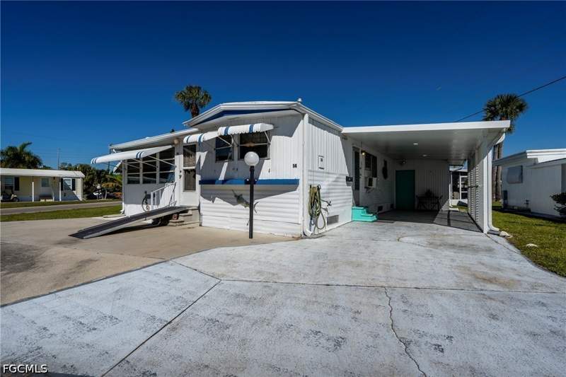 2 bedroom ManufacturedHome at 5558 Palm Beach Blvd 14, Sun-N-Fun Mobile Home Village, Fort Myers — photo 3