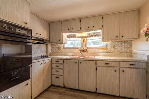5558 Palm Beach Blvd 14, Fort Myers FL - photo 7 of 33