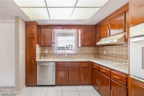 4216 SE 4th Pl 12, Cape Coral FL - photo 6 of 33