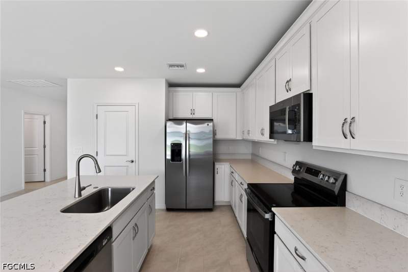 3 bedroom SingleFamilyResidence at 329 Lakeside Hideaway Ln, Whispering Lakes, Lehigh Acres — photo 5