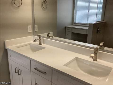 9806 N Roundstone Cir, Fort Myers FL - photo 10 of 44