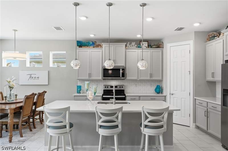 3 bedroom SingleFamilyResidence at 16530 Seagate Pl, Seasons At Bonita, Bonita Springs — photo 3
