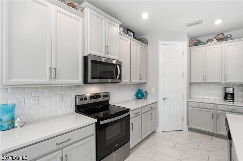 3 bedroom SingleFamilyResidence at 16530 Seagate Pl, Seasons At Bonita, Bonita Springs — photo 5