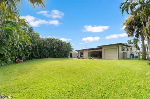 457 Grenier Dr, North Fort Myers FL - photo 10 of 33