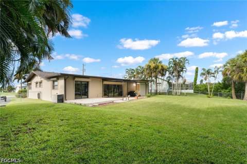 457 Grenier Dr, North Fort Myers FL - photo 11 of 33