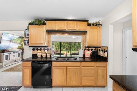 457 Grenier Dr, North Fort Myers FL - photo 12 of 33