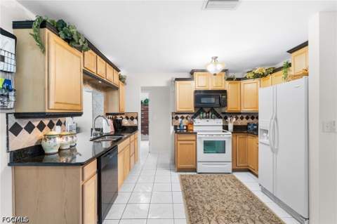 457 Grenier Dr, North Fort Myers FL - photo 13 of 33