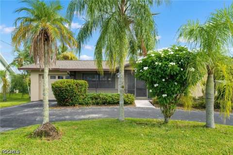 457 Grenier Dr, North Fort Myers FL - photo 9 of 33