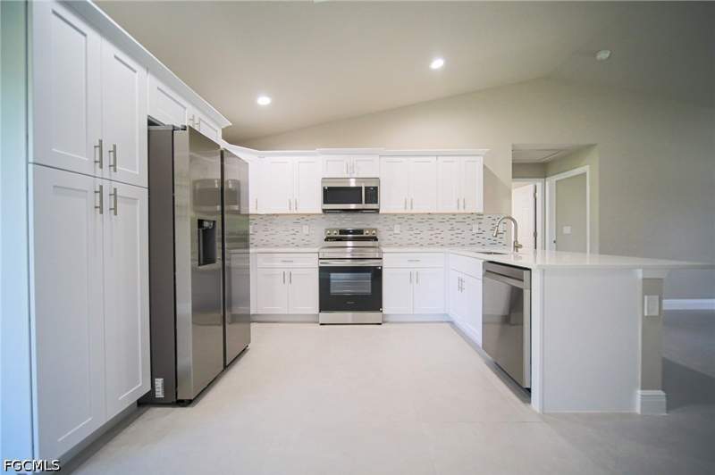 3 bedroom SingleFamilyResidence at 180 Peerless St, Southwood, Lehigh Acres — photo 3