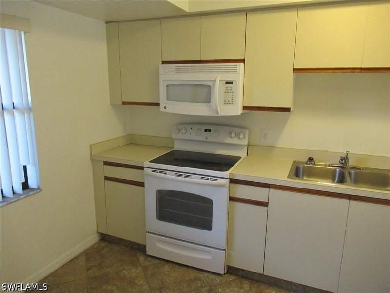 2 bedroom Condominium at 10041 Maddox Ln 102, Golf Villas Of Bonita Springs, Bonita Springs — photo 4