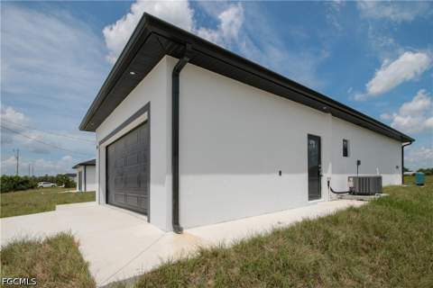 943 Commodore St, Lehigh Acres FL - photo 6 of 27