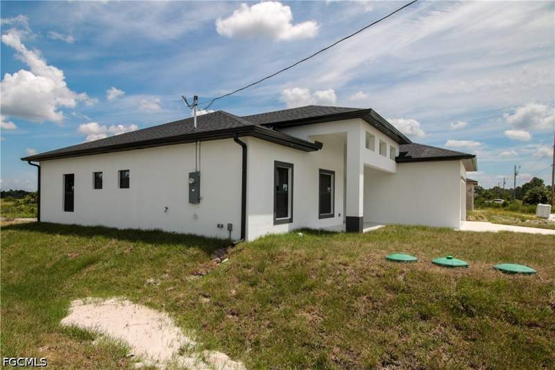 4 bedroom SingleFamilyResidence at 945 Commodore St, Lehigh Acres, Lehigh Acres — photo 4