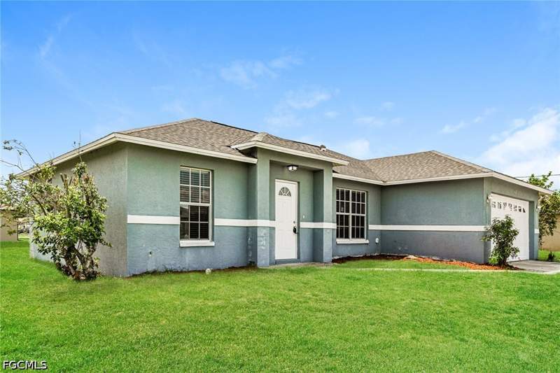 3 bedroom SingleFamilyResidence at 113 Blackstone Dr, Mirror Lakes, Fort Myers — photo 2