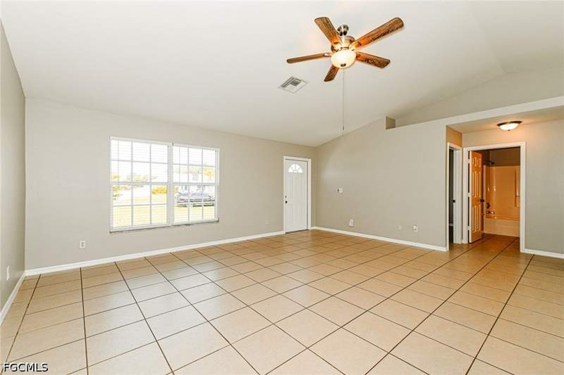 3 bedroom SingleFamilyResidence at 113 Blackstone Dr, Mirror Lakes, Fort Myers — photo 3