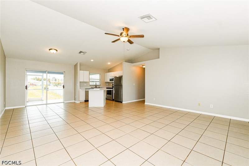 3 bedroom SingleFamilyResidence at 113 Blackstone Dr, Mirror Lakes, Fort Myers — photo 4