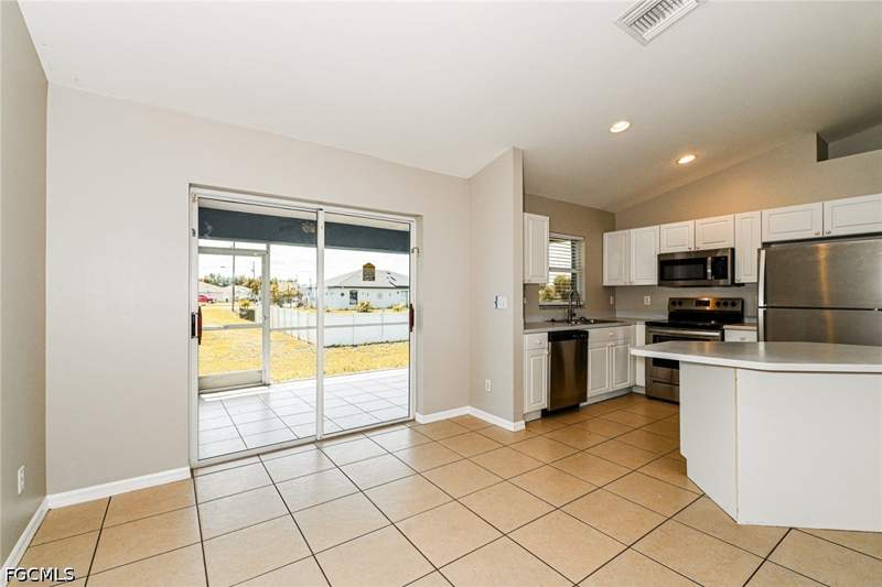 3 bedroom SingleFamilyResidence at 113 Blackstone Dr, Mirror Lakes, Fort Myers — photo 5