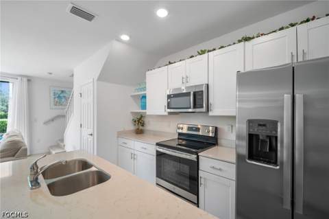 14087 Oviedo Pl, Fort Myers FL - photo 7 of 32