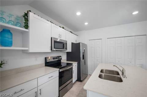 14087 Oviedo Pl, Fort Myers FL - photo 8 of 32