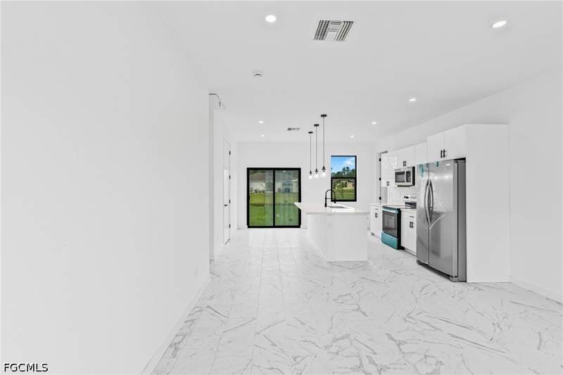 3 bedroom SingleFamilyResidence at 2807 6th St SW, Lehigh Acres, Lehigh Acres — photo 4