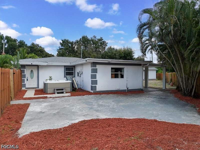 3 bedroom SingleFamilyResidence at 218 Poe Ave, North Fort Myers, North Fort Myers — photo 2